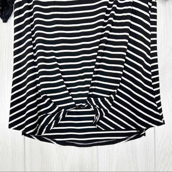 Umgee | Black And White Tie Front Lace Short Sleeve Tee Size Medium - Picture 4 of 6